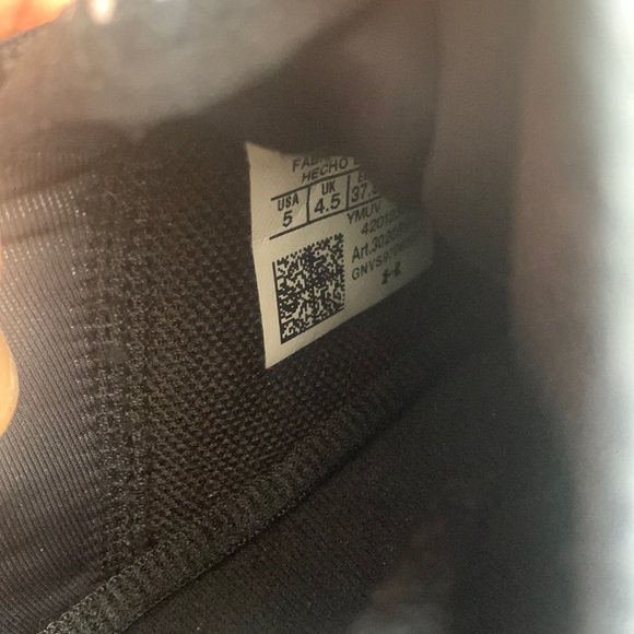 Under Armour - Picture 6 of 6